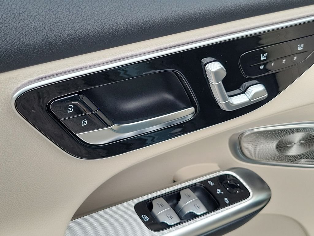 New 2027 Verde Silver Metallic Mercedes-Benz GLC 300 image 17
