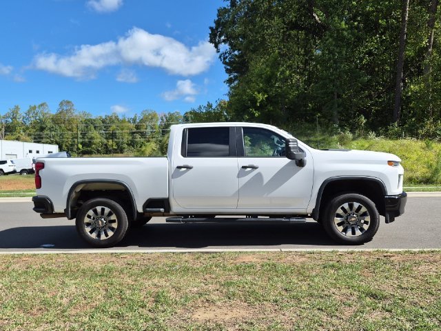 Used 2023 White Chevrolet Custom image 14