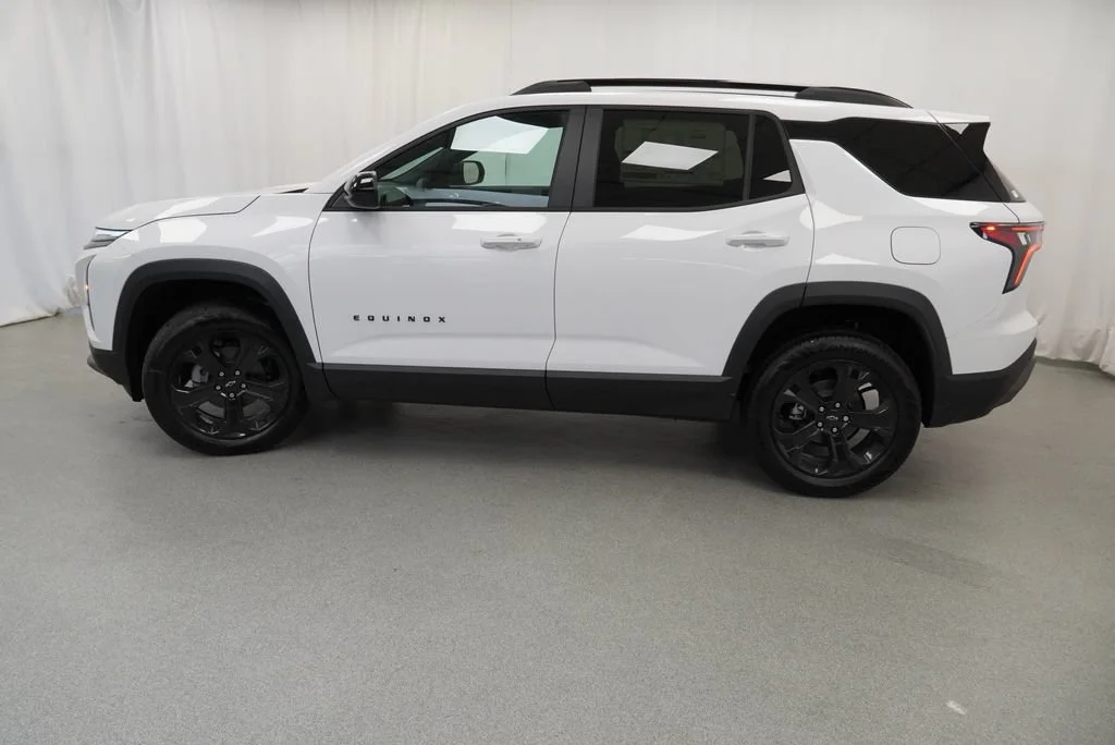 New 2027 Summit White Chevrolet LT image 38