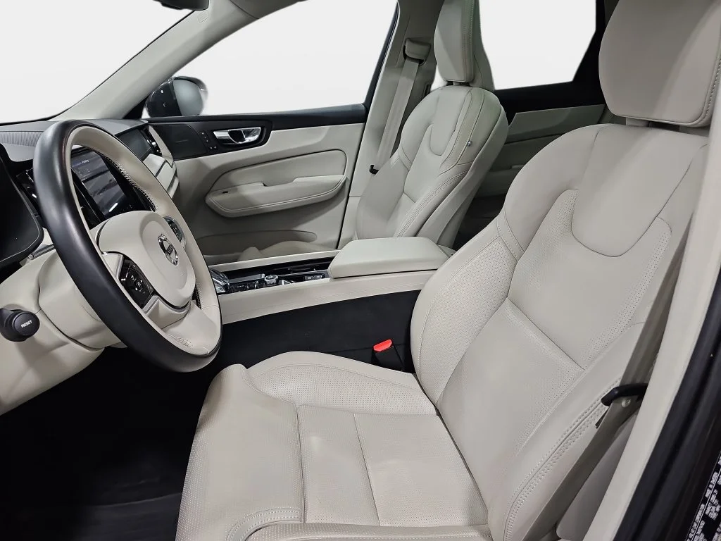 Used 2022 Brown Volvo T8 Inscription image 17