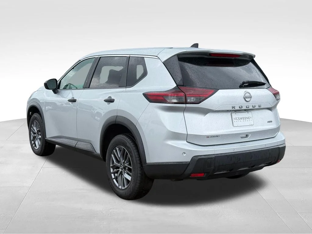 Used 2024 Silver Nissan S image 3