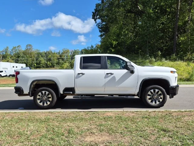 Used 2023 White Chevrolet Custom image 14