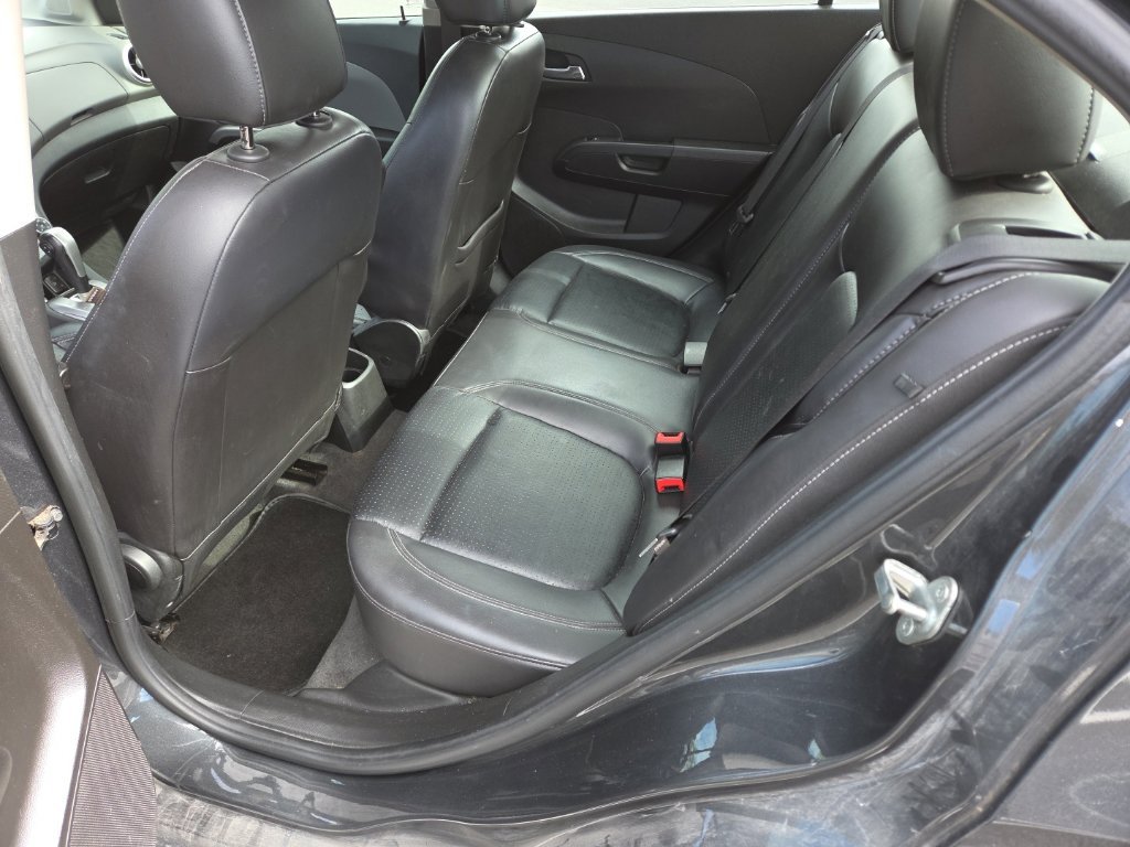 Used 2019 Gray Chevrolet Premier image 25