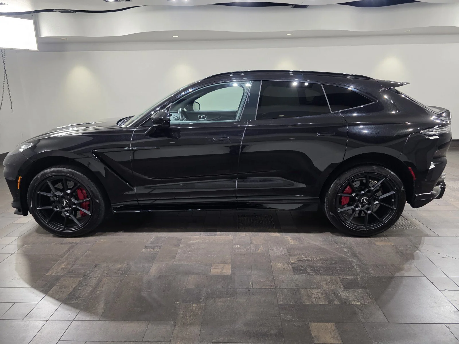 Used 2023 Onyx Black Aston Martin 707 image 20