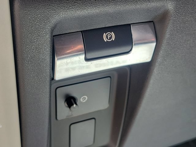 Used 2022 Santorini Black Metallic Land Rover XS Edition image 20