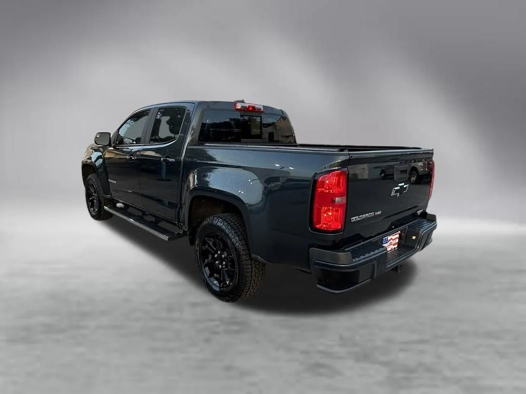 Used 2018 Graphite Metallic Chevrolet LT image 7