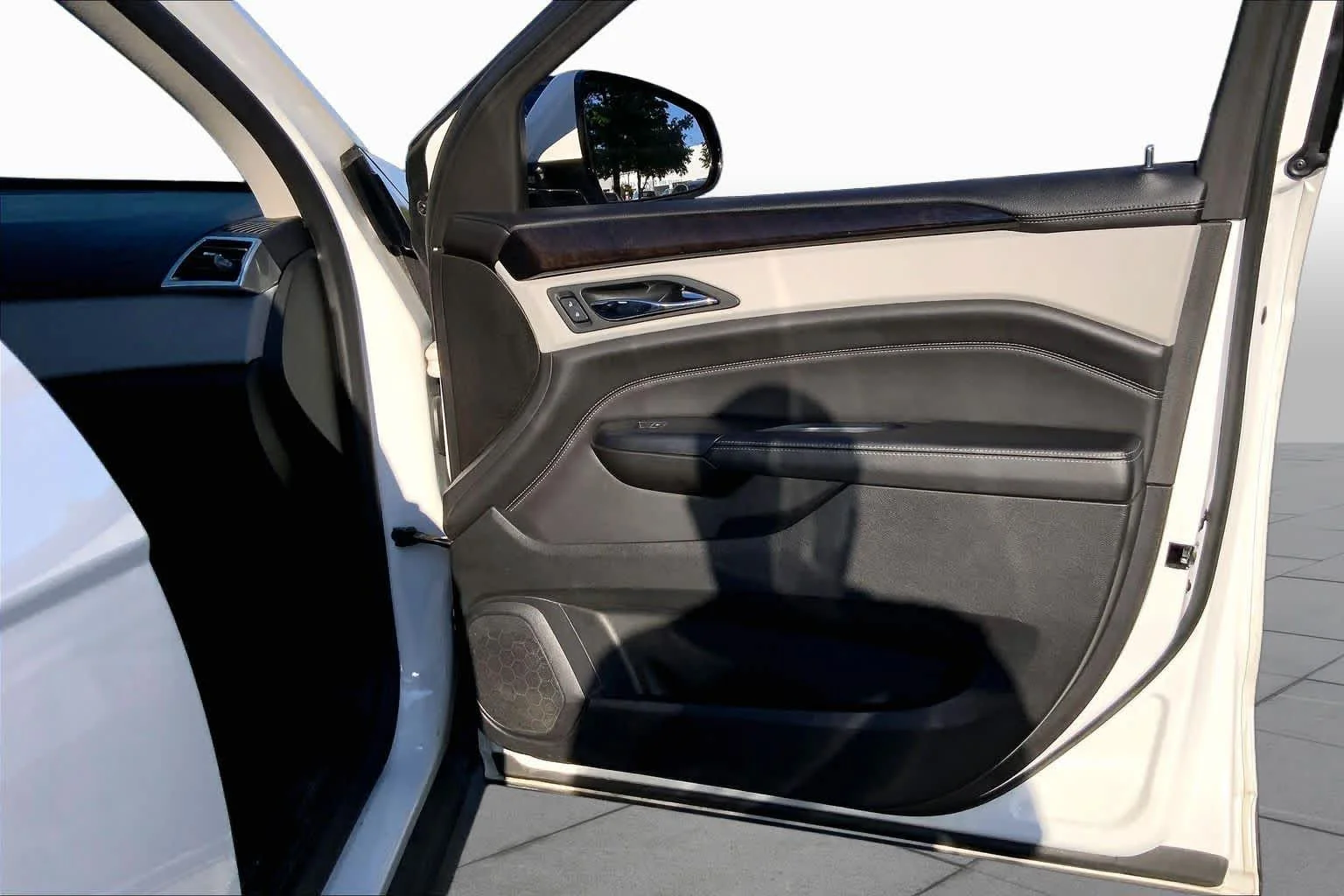 Used 2015 Platinum Ice Tricoat Cadillac Performance Collection image 23
