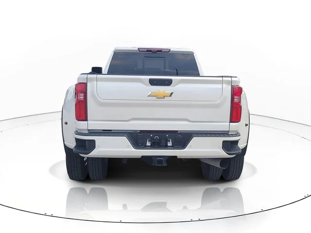 Used 2025 Beige Chevrolet High Country image 6
