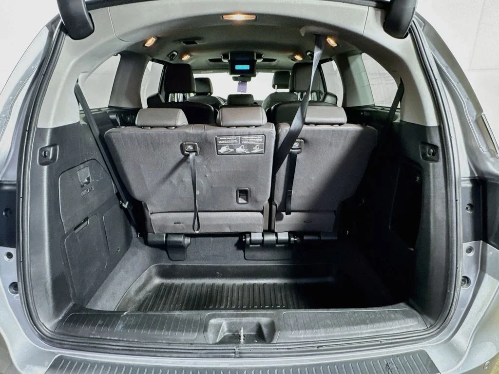 Used 2018 Silver Honda Touring image 32