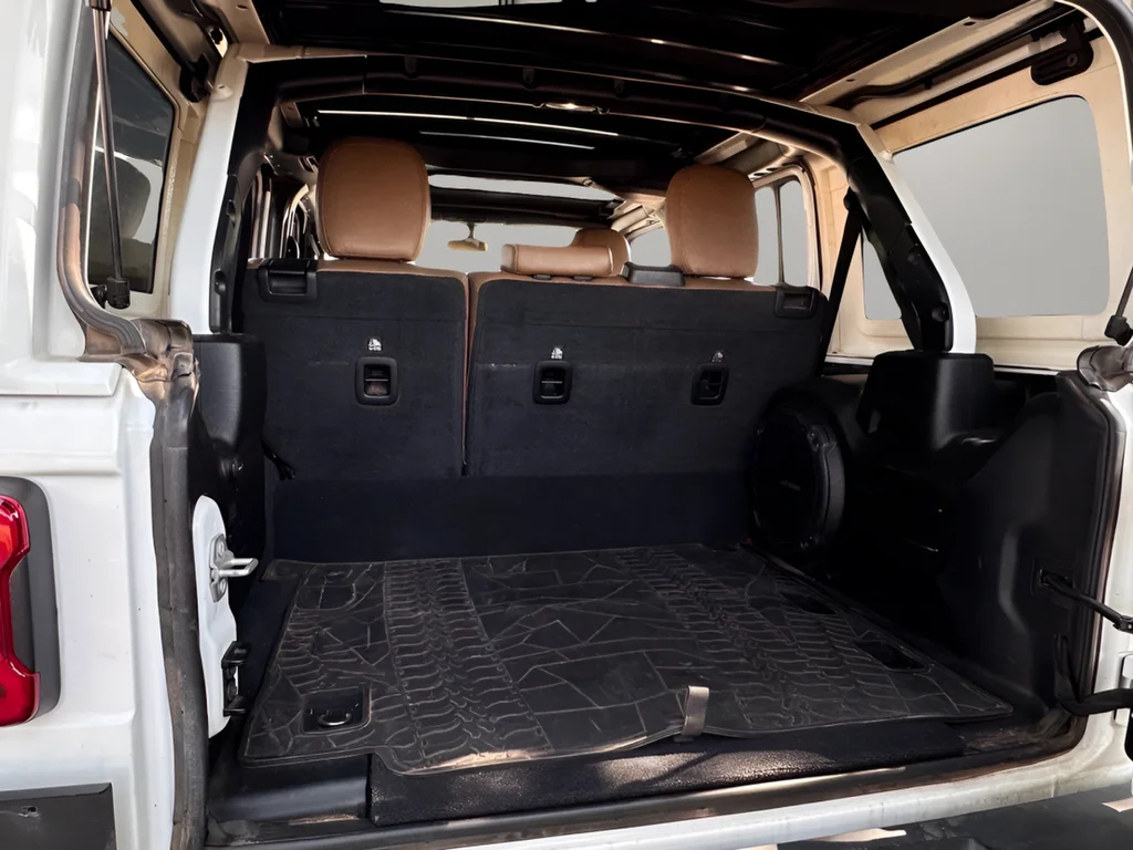 Used 2022 White Jeep Unlimited Rubicon 4xe image 22