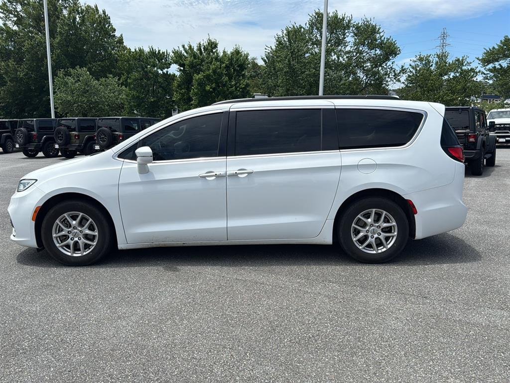 Used 2022 Bright White Clearcoat Chrysler Touring L image 7