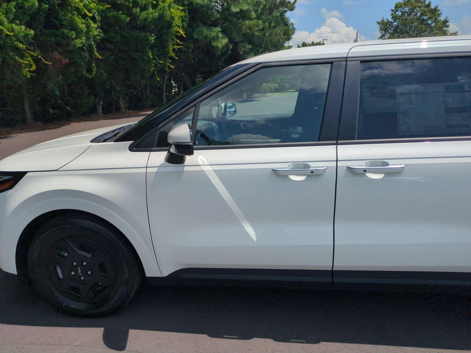 New 2026 Snow White Pearl Kia LXS image 15