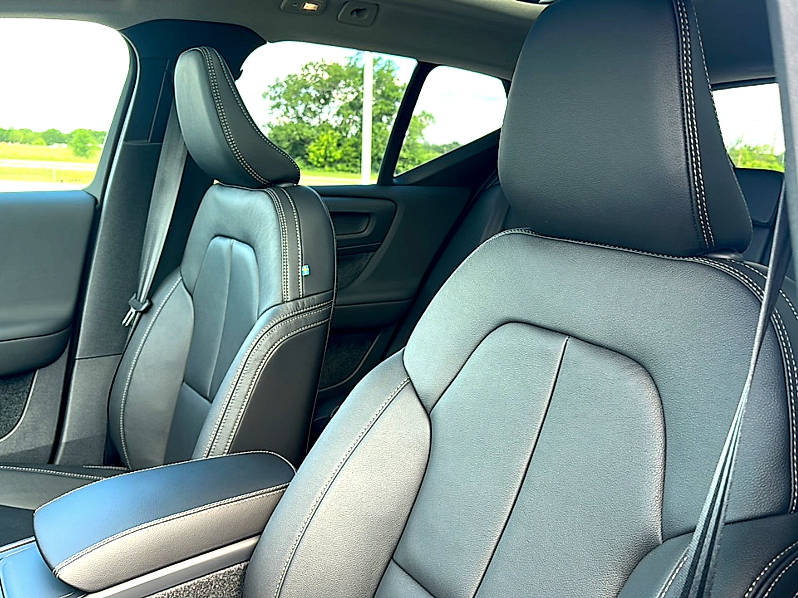 New 2026 Aurora Silver Volvo Plus image 11