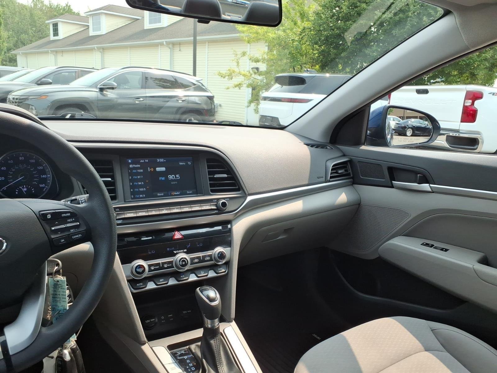 Used 2020 Lakeside Blue Hyundai SEL image 19