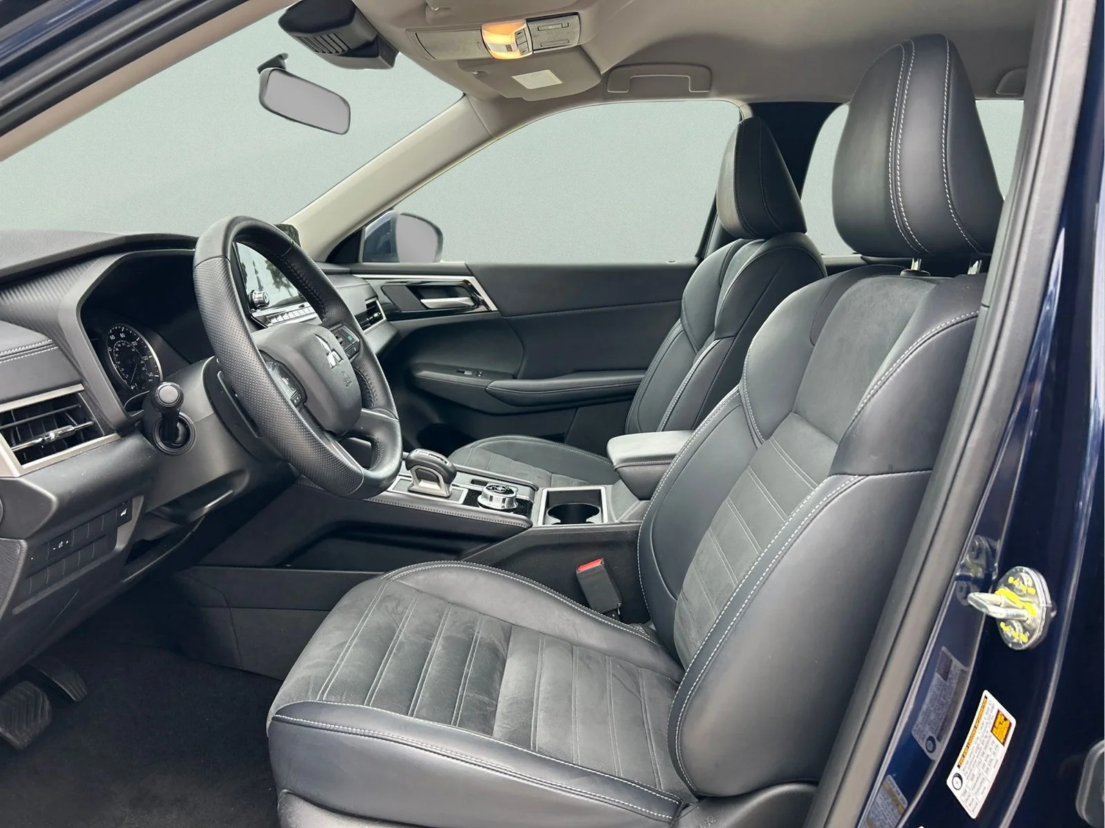 Used 2024 Cosmic Blue Metallic Mitsubishi SE image 10