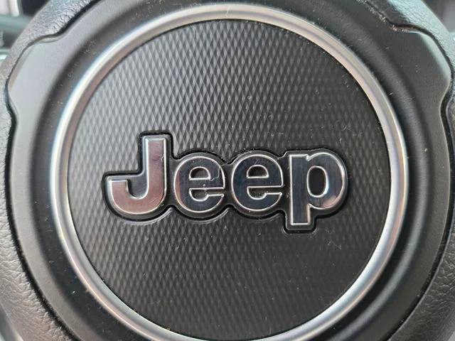 Used 2023 Silver Jeep Mojave image 32