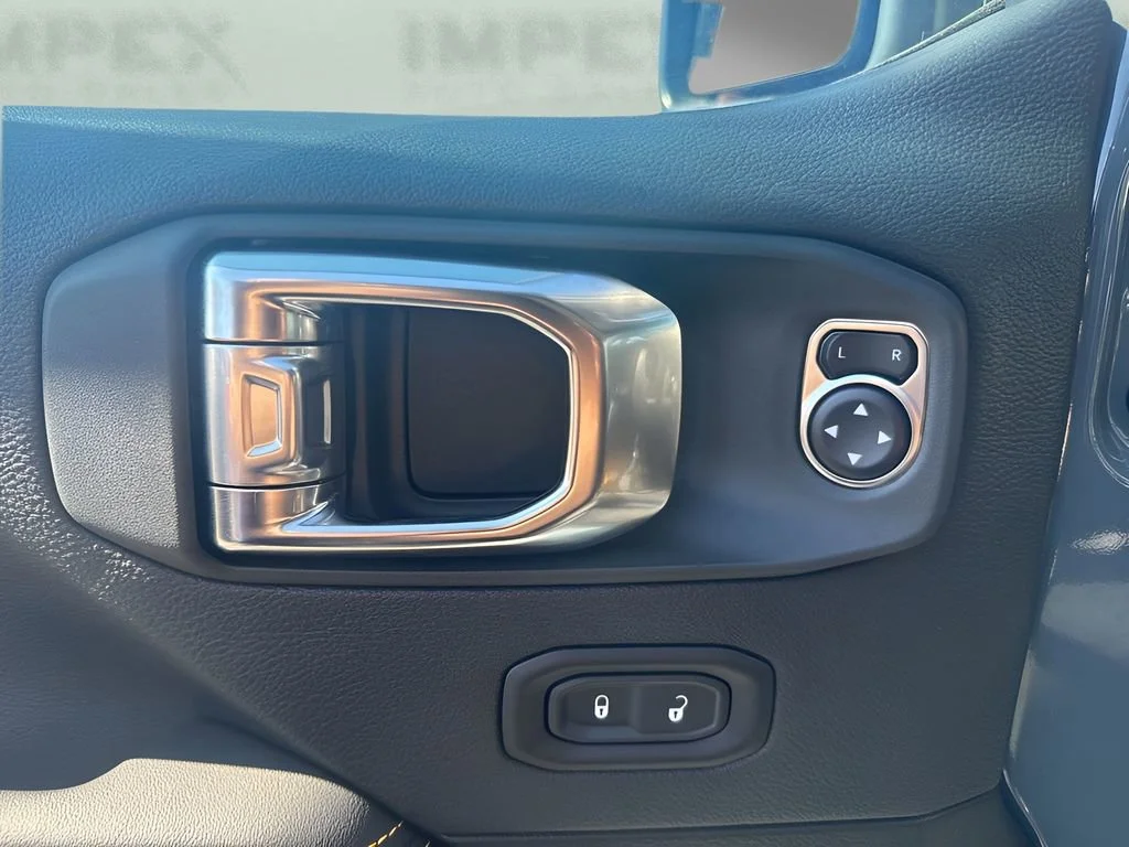 Used 2025 Gray Jeep Sahara image 10