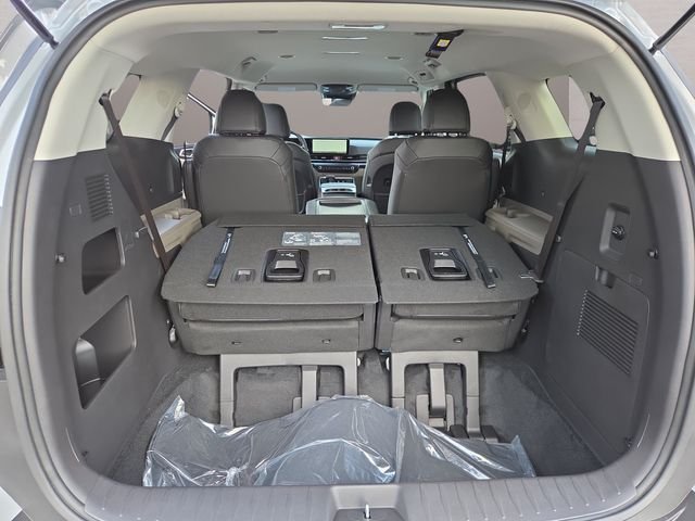 New 2027 White Kia LXS image 24