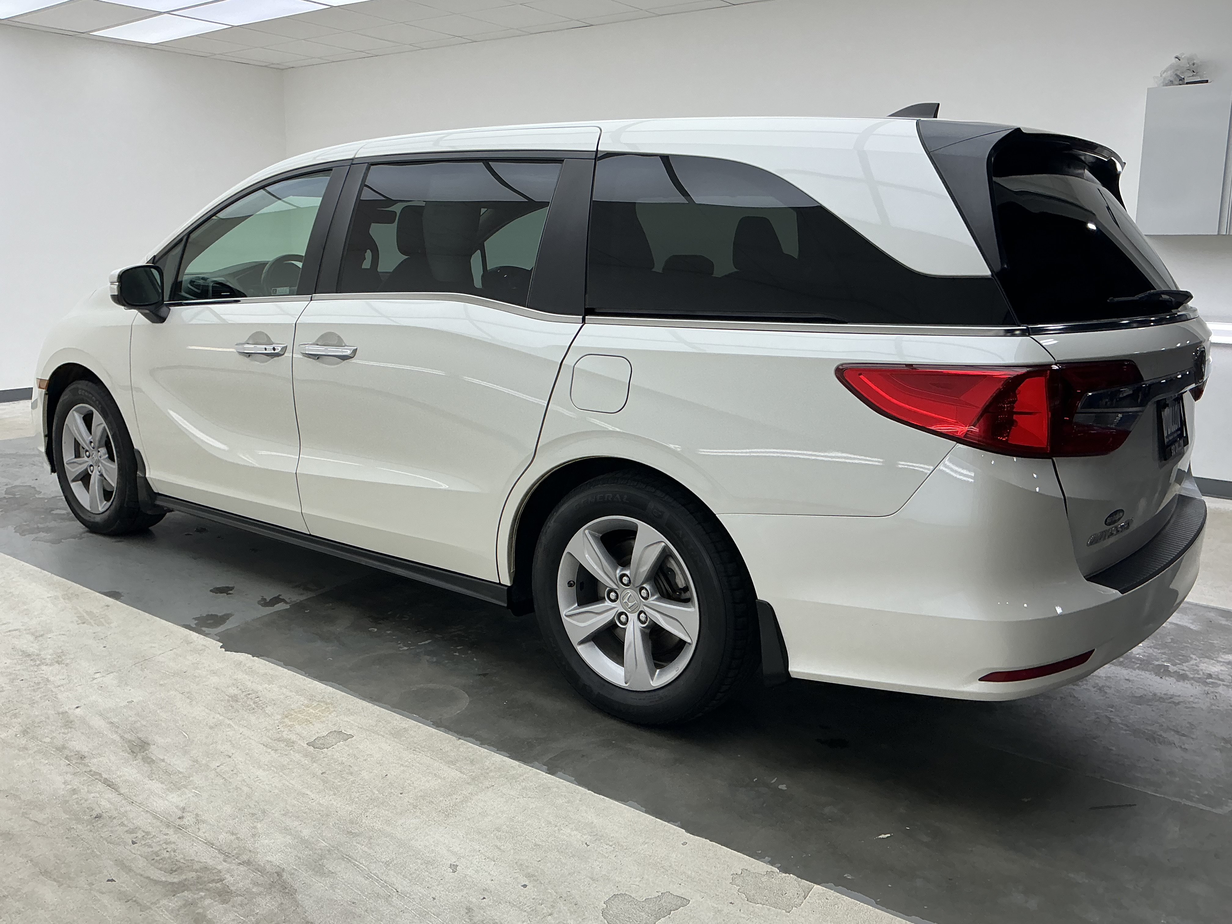 Used 2018 White Diamond Pearl Honda EX-L image 6