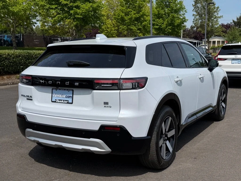 New 2026 Frostline White Pearl Honda Touring image 8