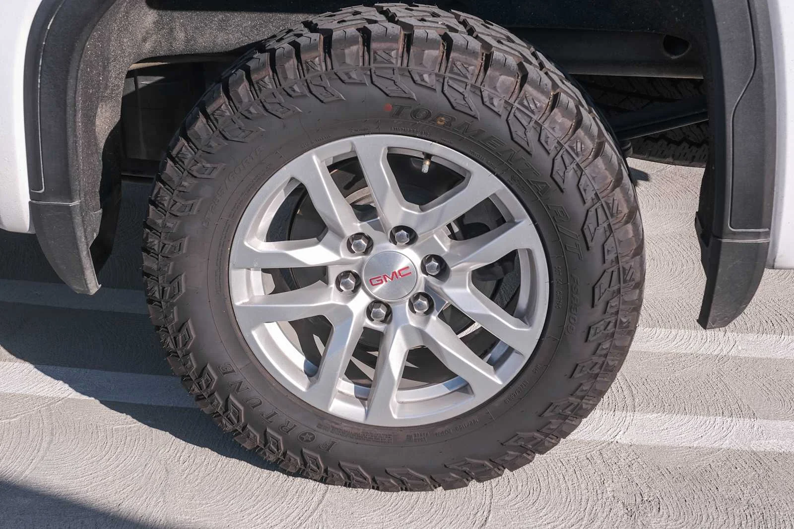 Used 2022 Summit White GMC SLE image 9