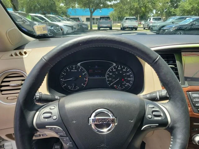 Used 2019 White Nissan Platinum image 25