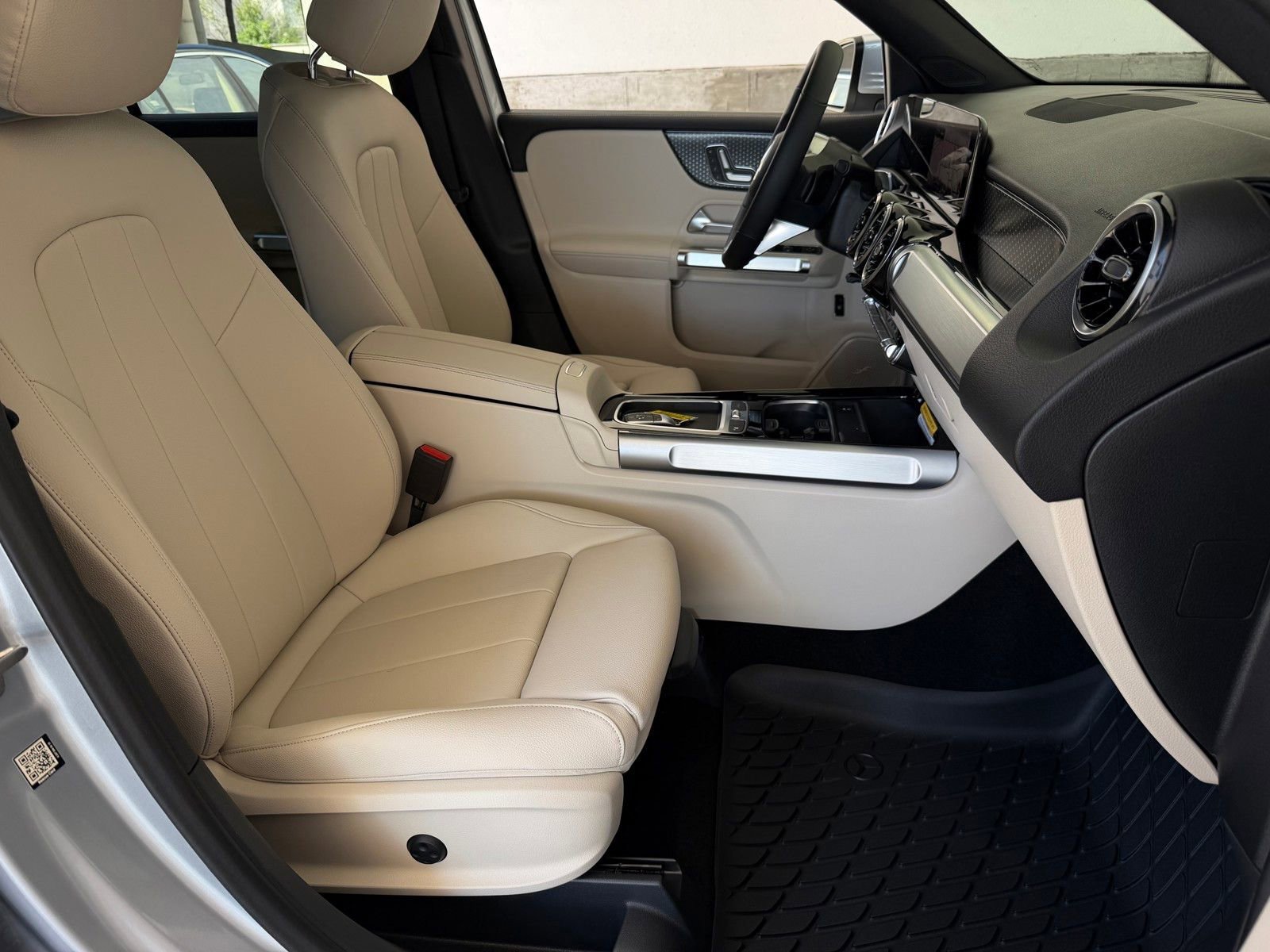 New 2026 Cirrus Silver Metallic Mercedes-Benz GLB 250 image 38