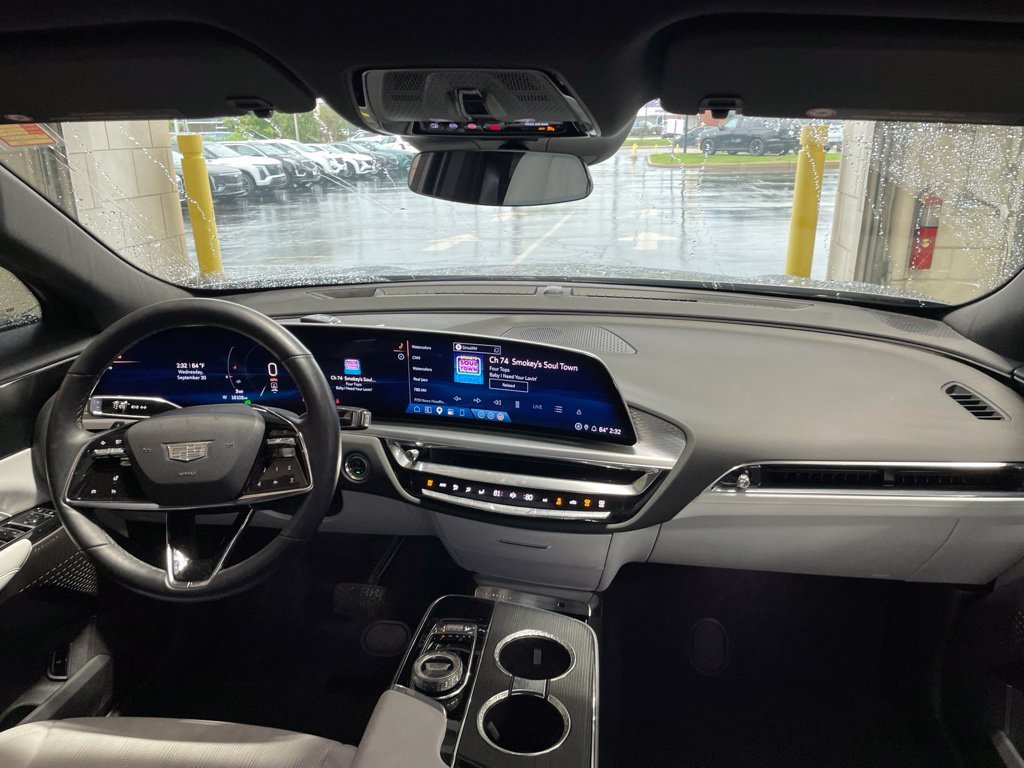 Used 2024 Silver Cadillac Luxury image 18