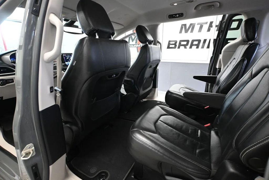 2022 Chrysler Pacifica Touring L - Photo 36