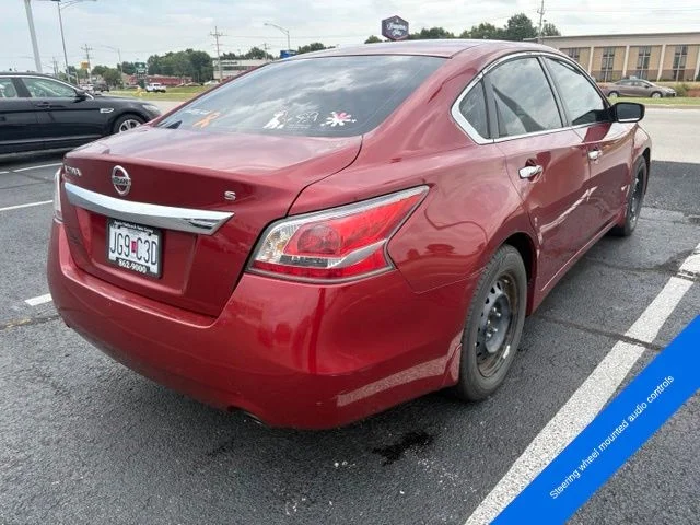Used 2015 Cayenne Red Nissan 2.5 S image 6