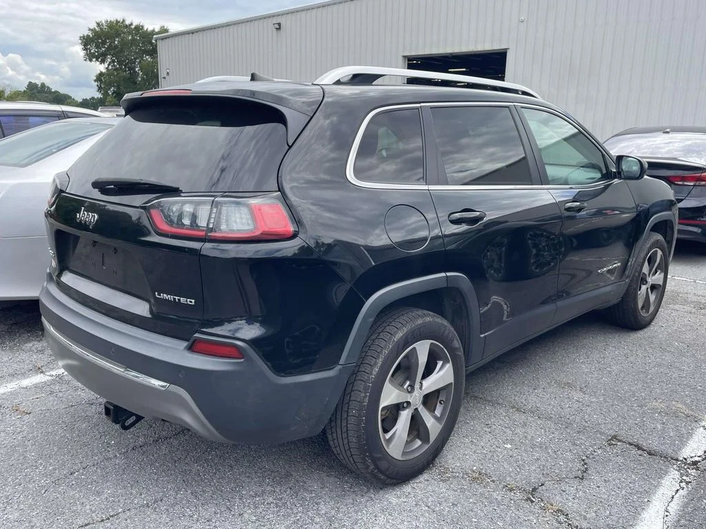 Used 2019 Diamond Black Crystal Pearlcoat Jeep Limited image 2