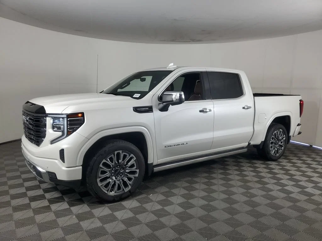 Used 2025 White Frost Tricoat GMC Denali Ultimate image 8