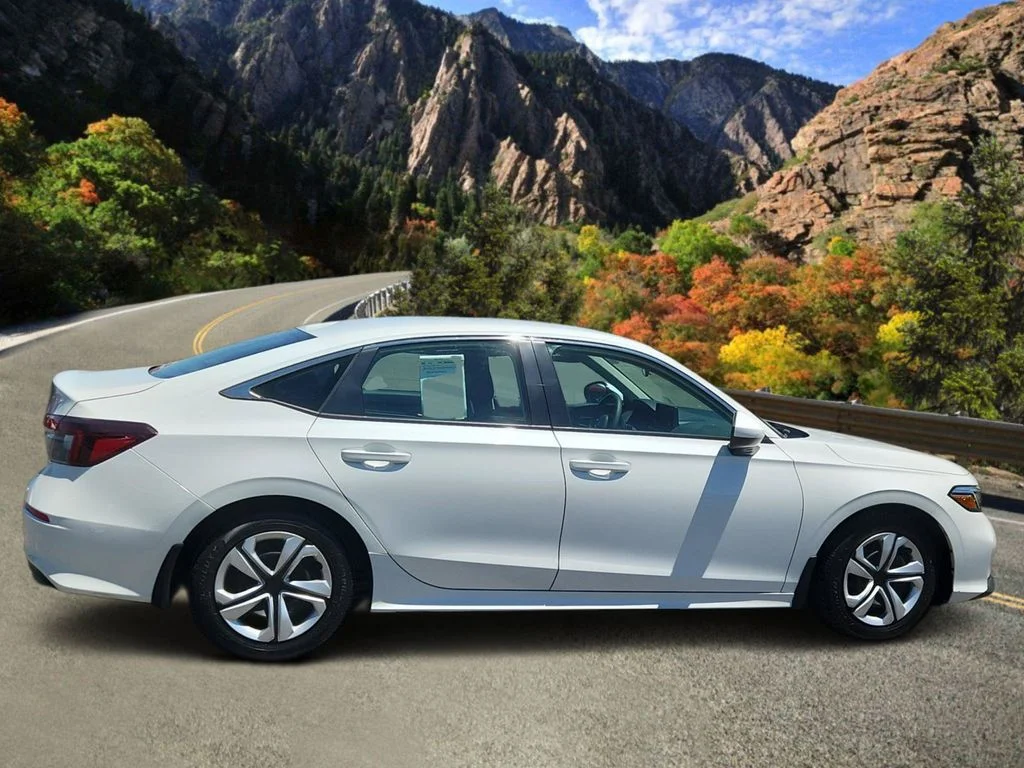 Used 2025 White Honda LX image 2