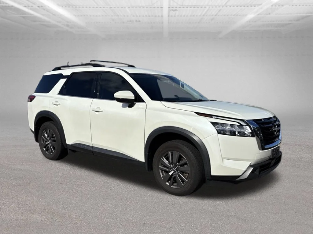 Used 2022 White Nissan SV image 2