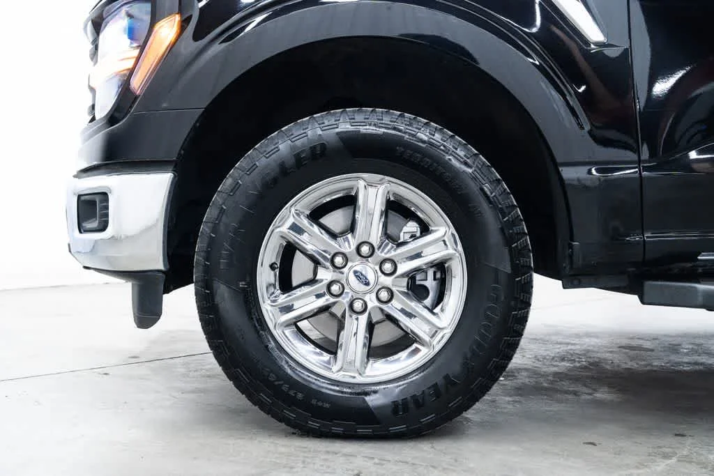 Used 2025 Agate Black Metallic Ford XLT image 7