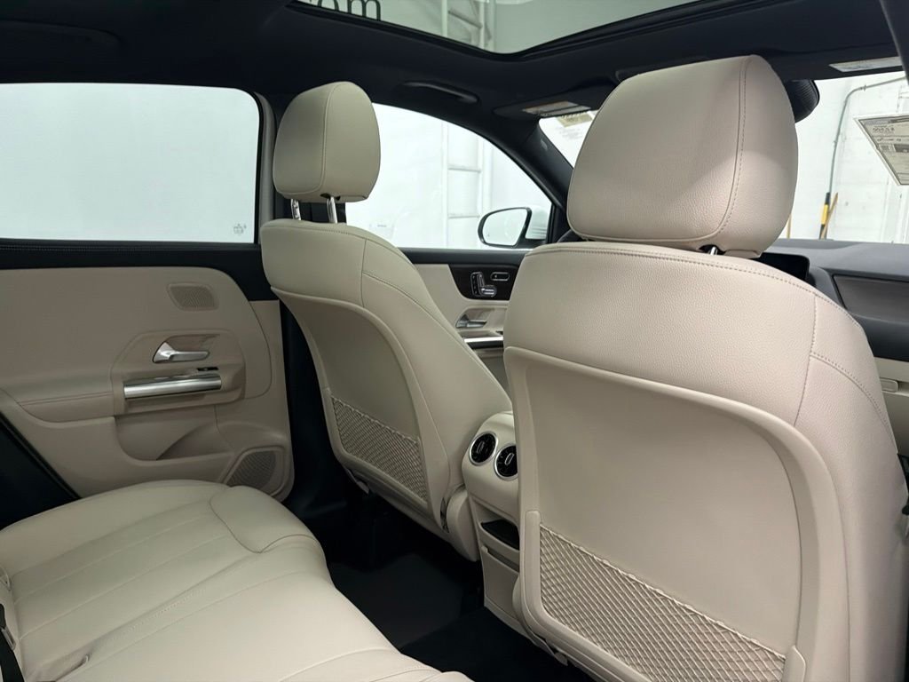 New 2026 Polar White Mercedes-Benz GLA 250 image 25