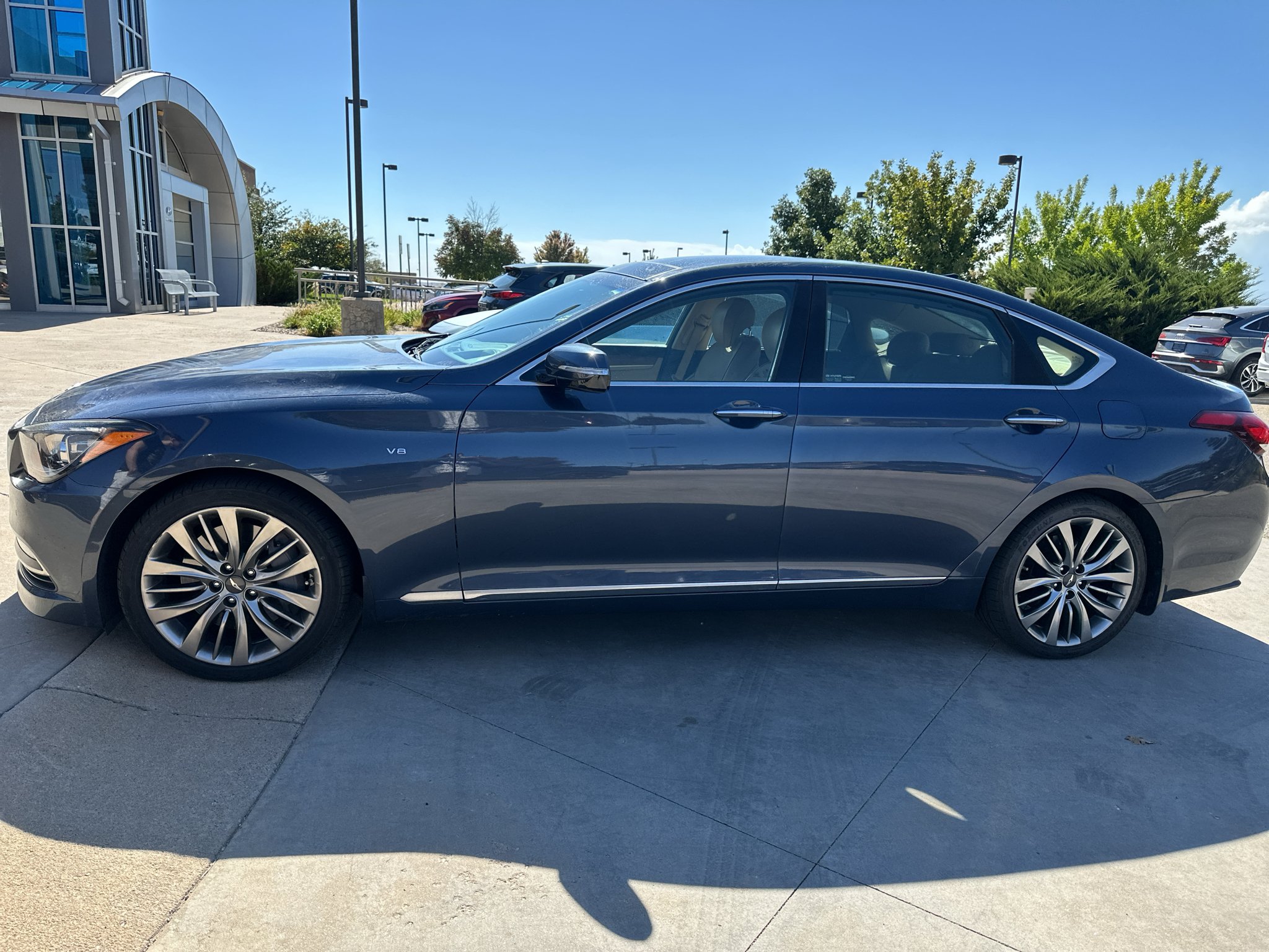 Used 2015 Blue Hyundai Base image 3