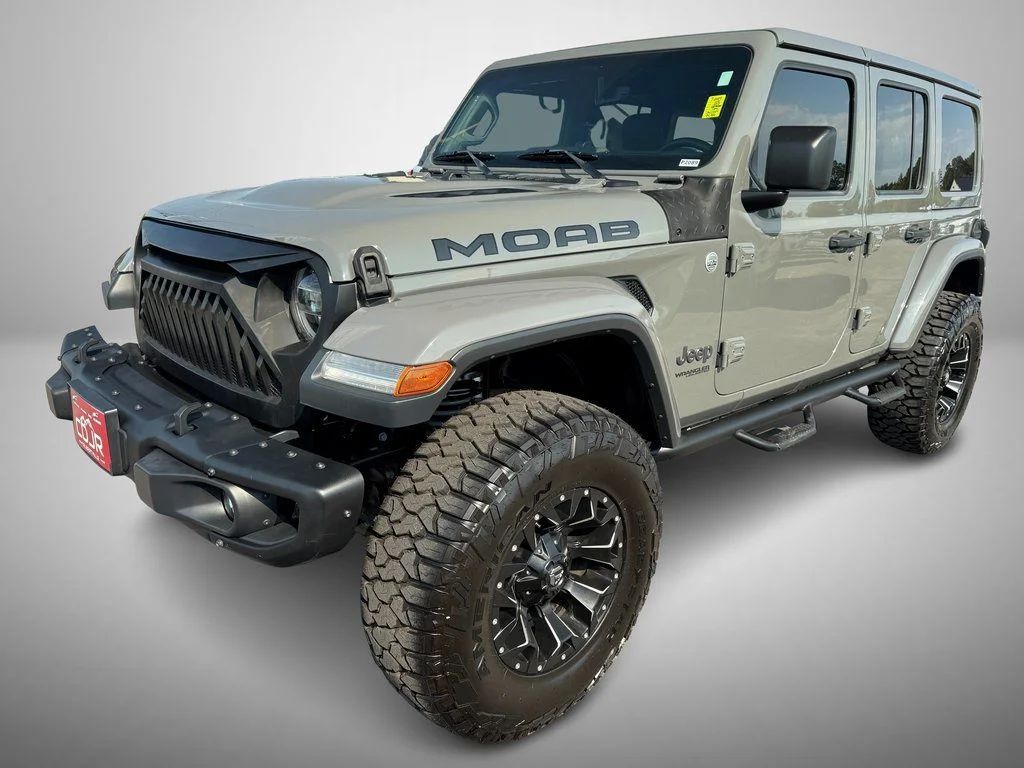 Used 2018 Gray Jeep Unlimited Sahara image 2