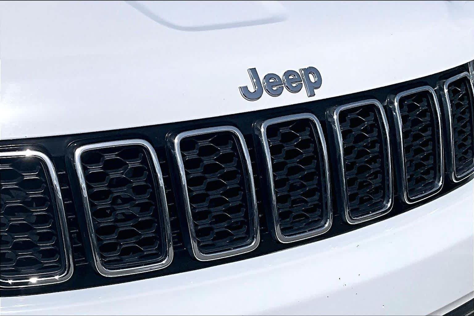 Used 2021 Bright White Clearcoat Jeep Limited image 29