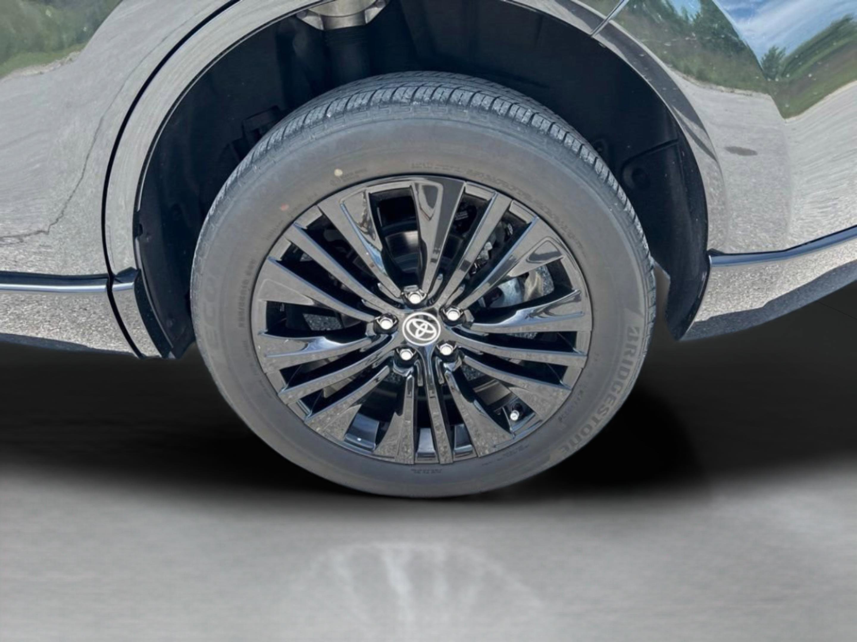 2024 Toyota Venza Nightshade - Photo 43