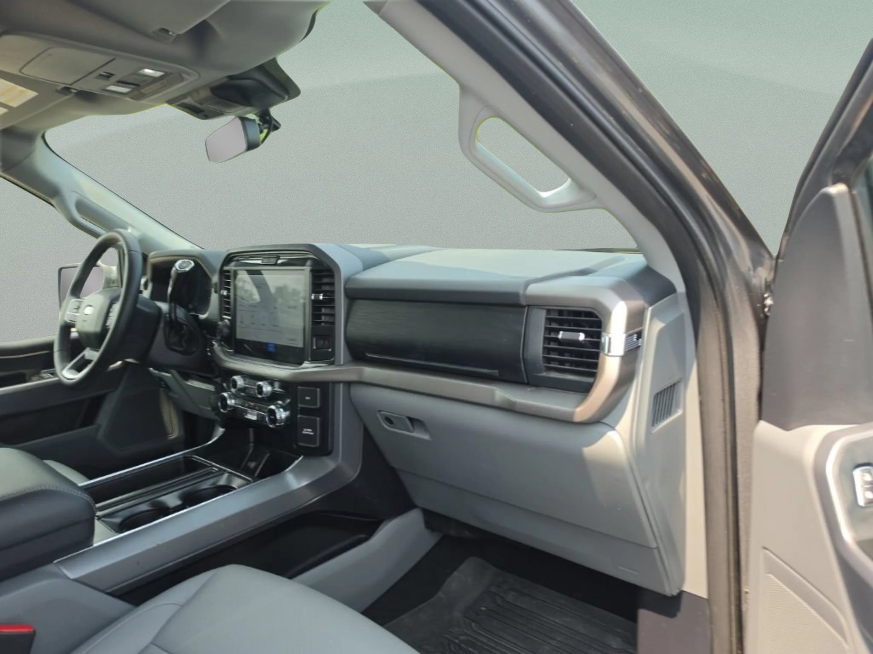 Used 2025 Gray Ford XLT image 31