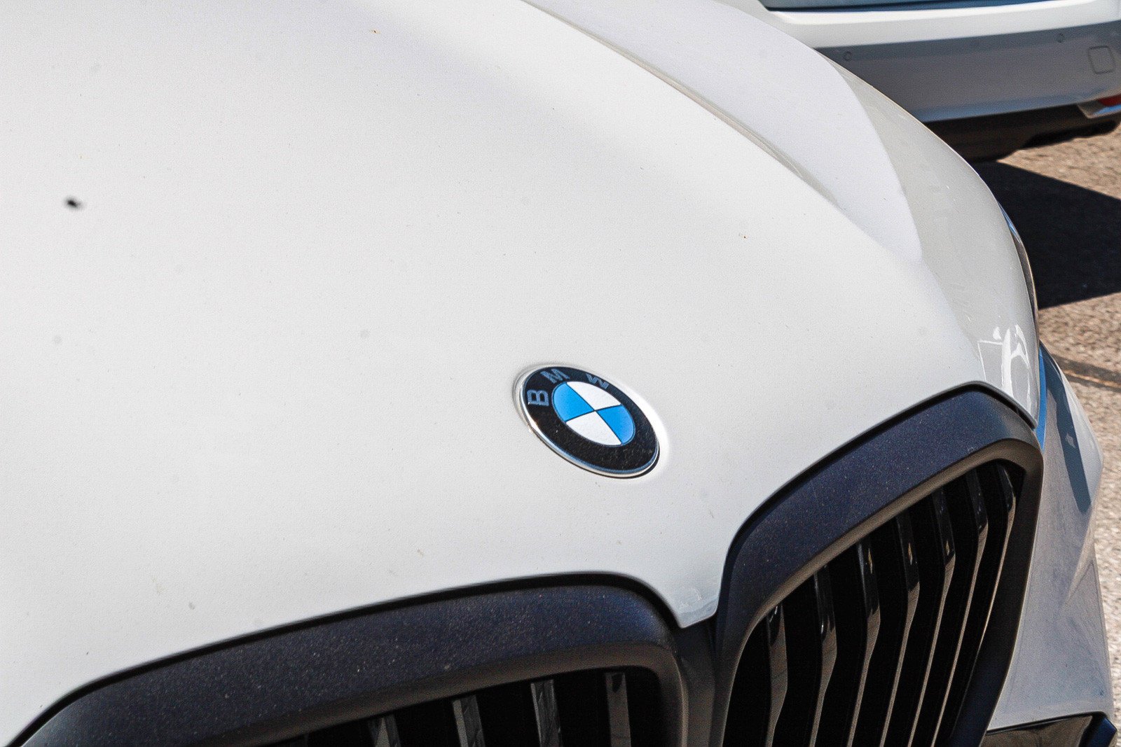Used 2024 Mineral White Metallic BMW xDrive40i image 9