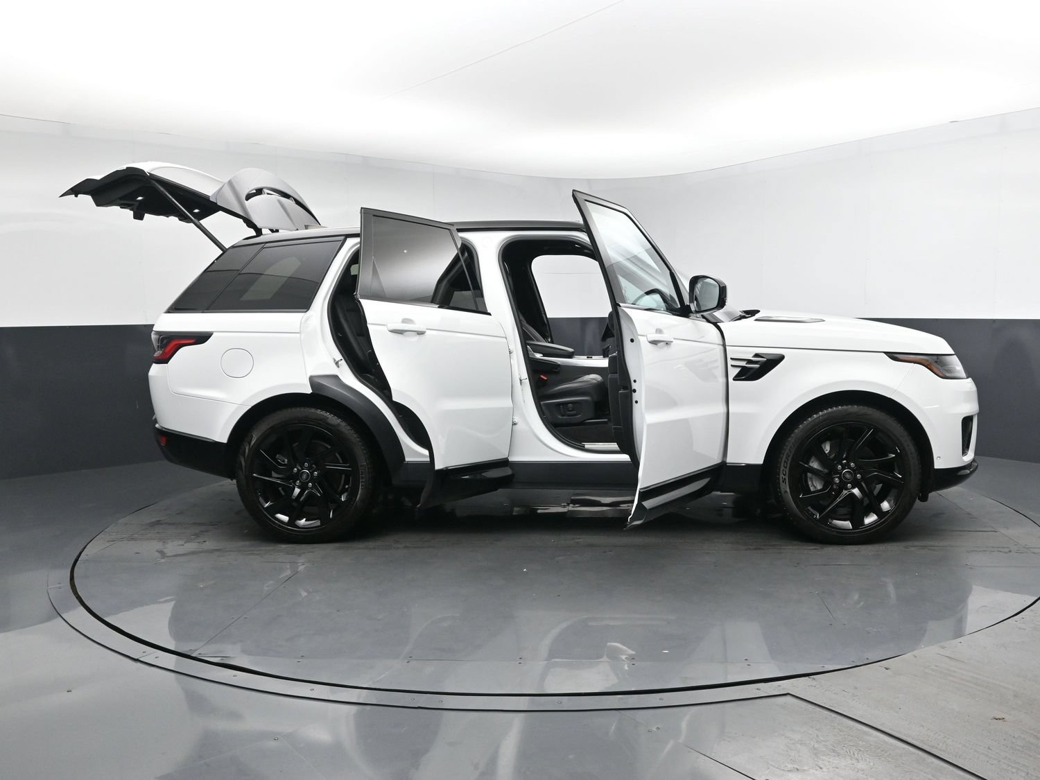 Used 2019 Fuji White Land Rover HSE image 30