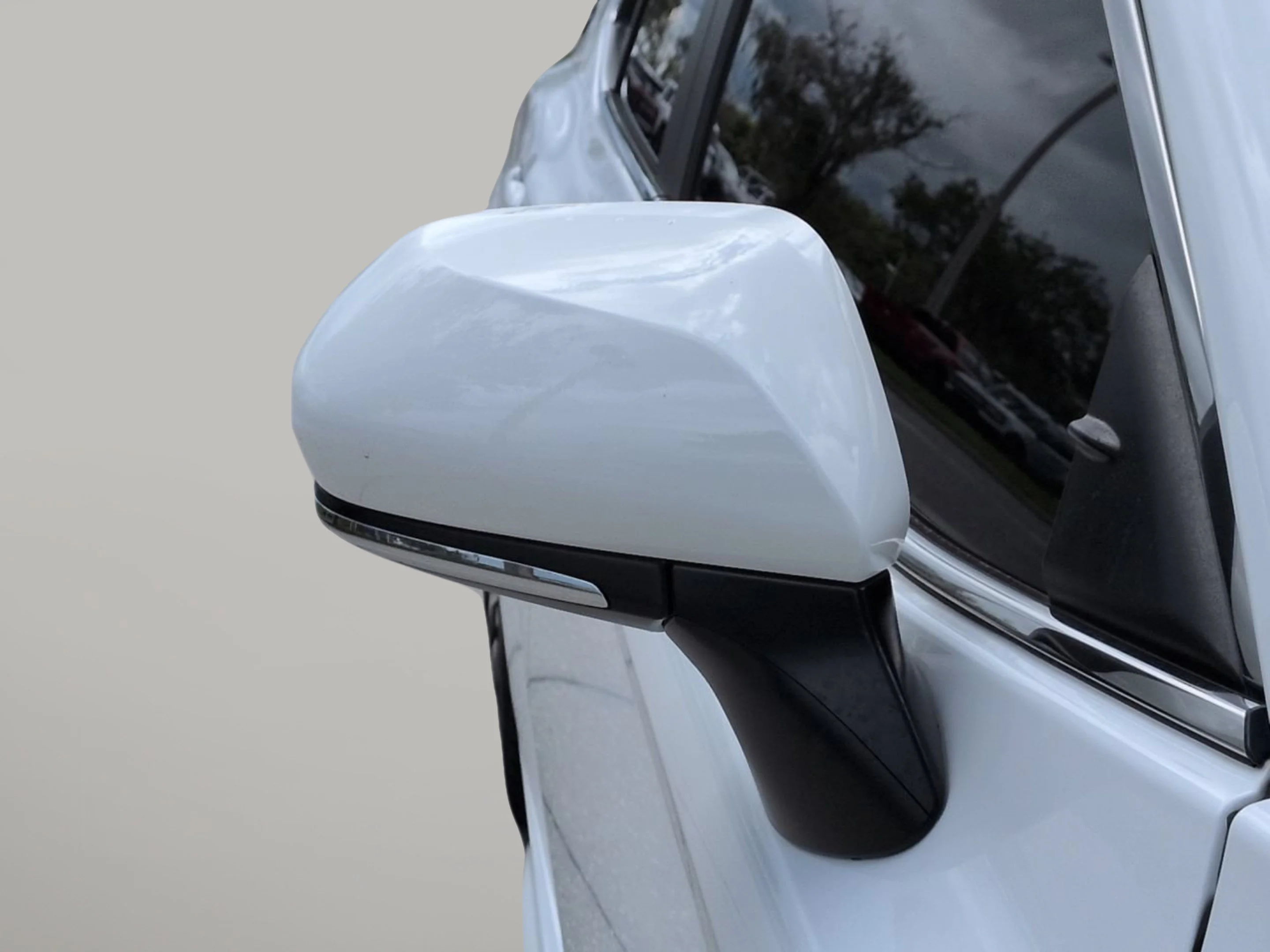 Used 2024 Ice Toyota SE image 13