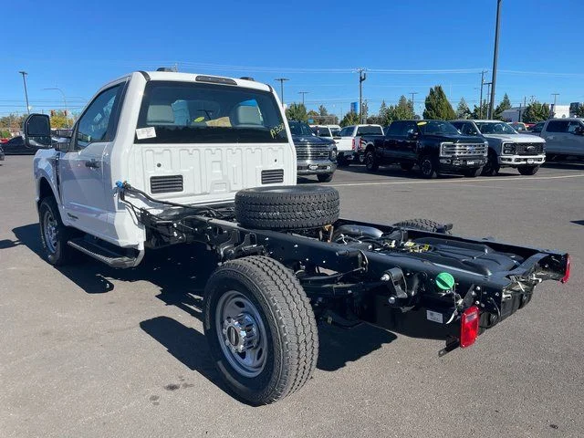 2026 Ford F-350 Super Duty Chassis Cab XL - Photo 9