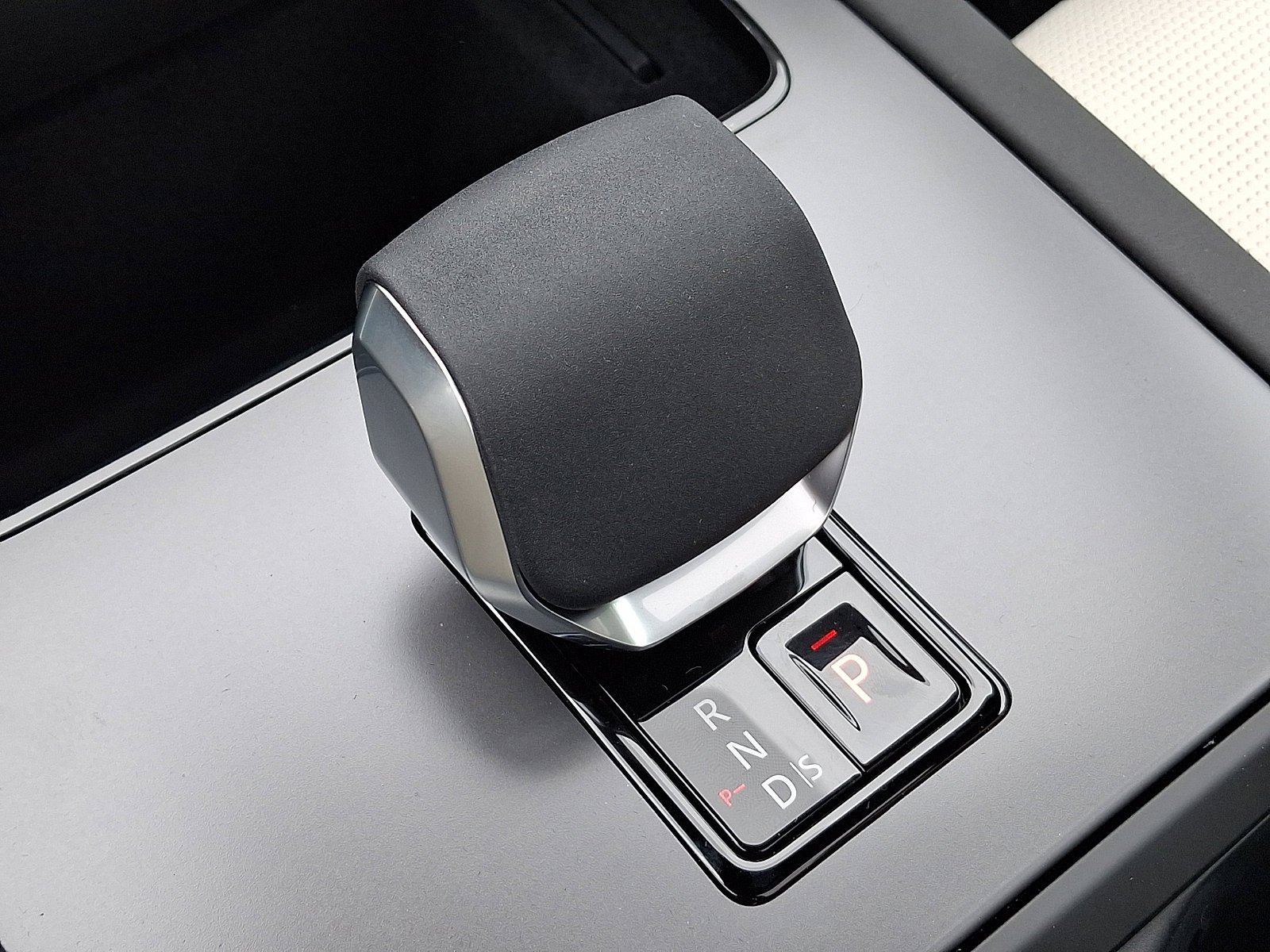 New 2026 Firenze Red Land Rover  image 13