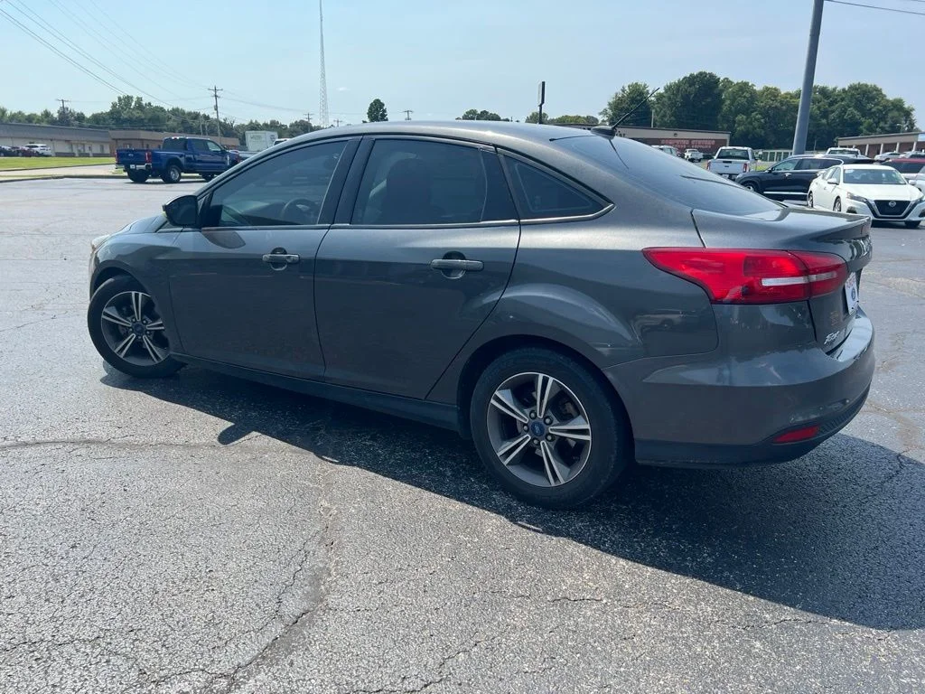 Used 2017 Gray Ford SE image 5