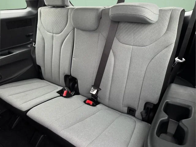 Used 2023 White Hyundai SE image 18
