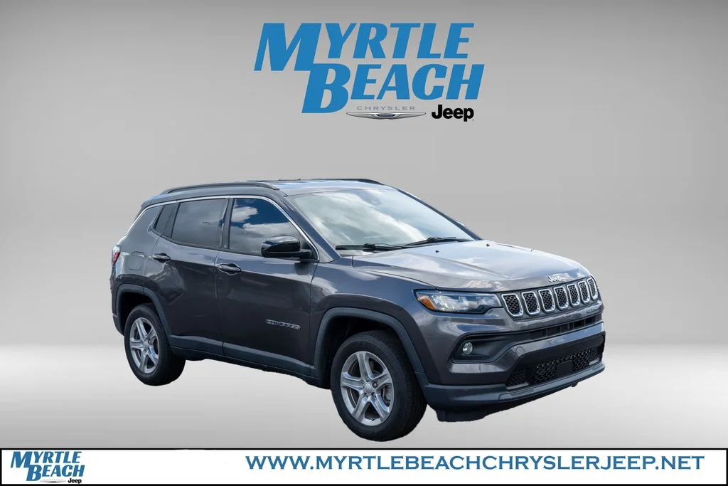 Used 2023 Crystal Metallic Jeep Latitude image 8