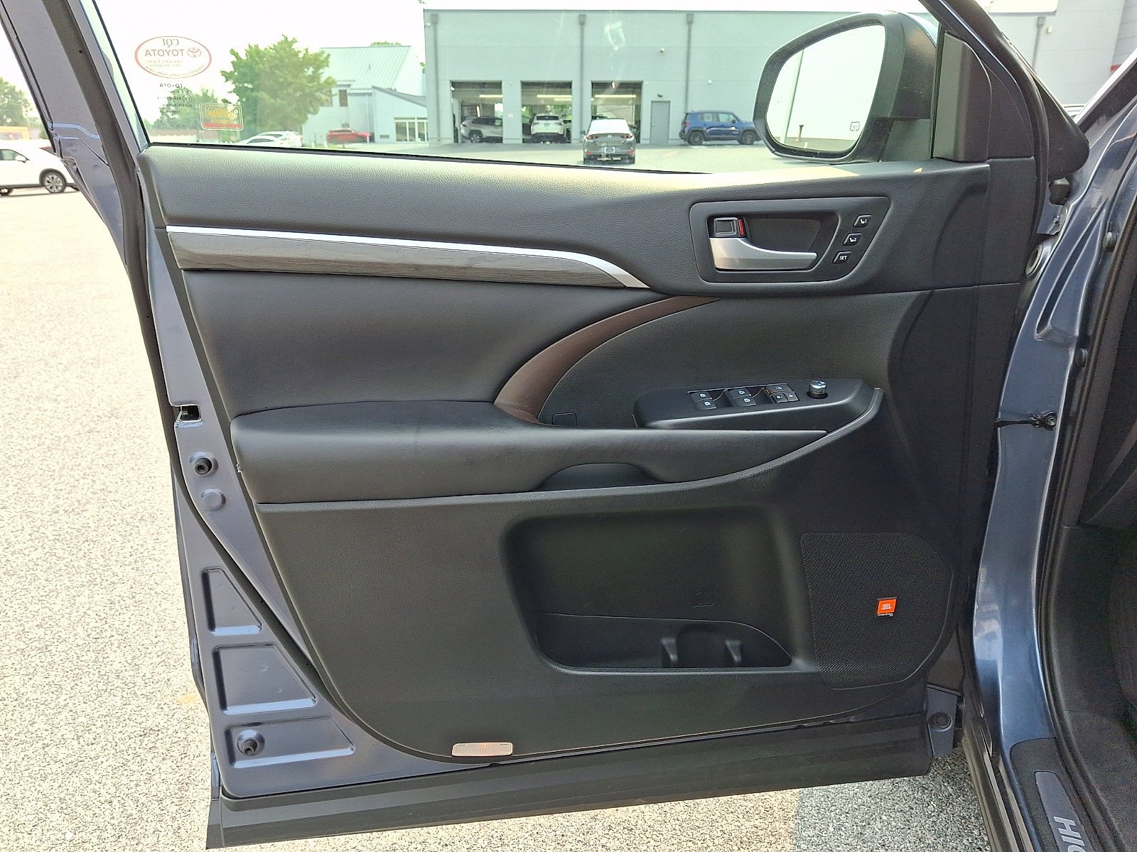 Used 2018 Shoreline Blue Pearl Toyota Limited Platinum image 15